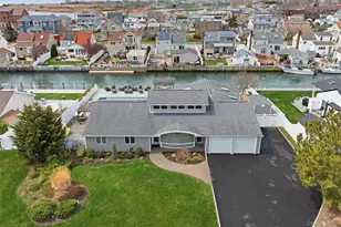21 Shore Dr W, Copiague, NY 11726 - Photo 9