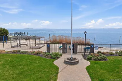 21 Shore Drive W, Copiague, NY 11726 - Photo 27