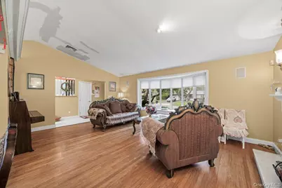 35 Hilldale Road, Albertson, NY 11507 - Photo 3