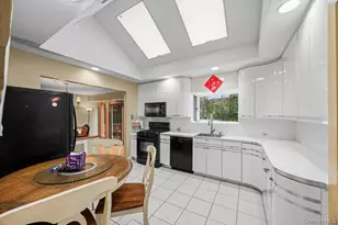 35 Hilldale Rd, Albertson, NY 11507 - Photo 13