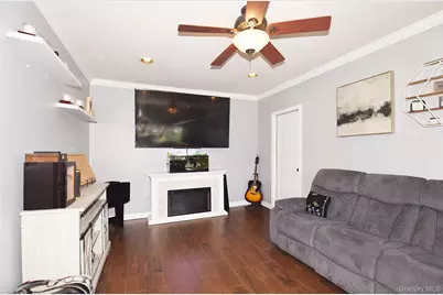 32 Lagoon Place, East Islip, NY 11730 - Photo 11