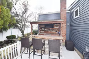 32 Lagoon Pl, East Islip, NY 11730 - Photo 25