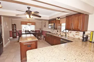 32 Lagoon Pl, East Islip, NY 11730 - Photo 5