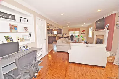 32 Lagoon Place, East Islip, NY 11730 - Photo 9