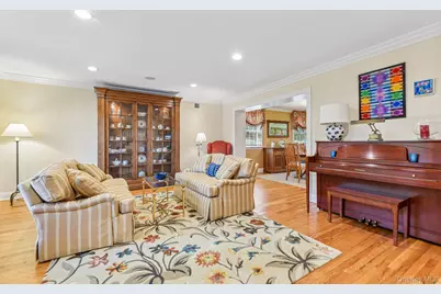 1442 Stevenson Circle, Hewlett, NY 11557 - Photo 7
