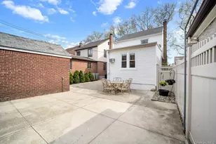 60-56 69th Ln, Maspeth, NY 11378 - Photo 35