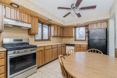 202 Dixon Avenue, New York, NY 10303 - Photo 15