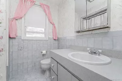202 Dixon Avenue, New York, NY 10303 - Photo 29