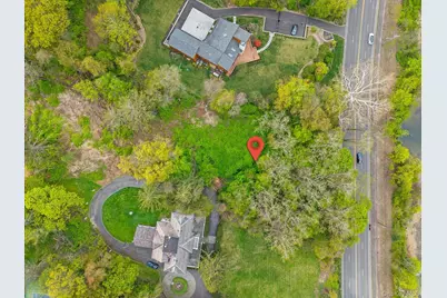 367A E Shore Road, Great Neck, NY 11023 - Photo 3