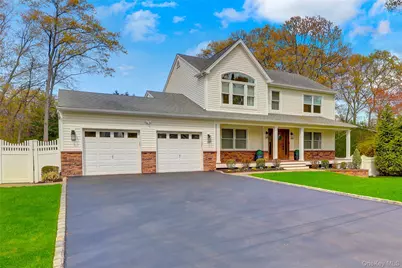 19 Oakwood Avenue, Miller Place, NY 11764 - Photo 3
