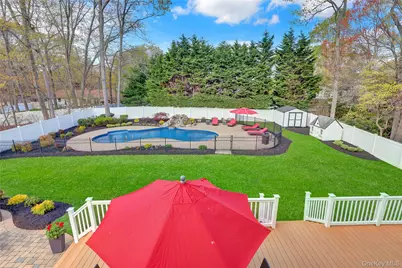 19 Oakwood Avenue, Miller Place, NY 11764 - Photo 5