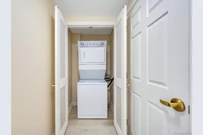 300 E Overlook #240, Port Washington, NY 11050 - Photo 9