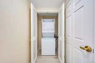 300 E Overlook, Port Washington, NY 11050 - Photo 9