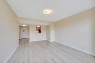 300 E Overlook, Port Washington, NY 11050 - Photo 3