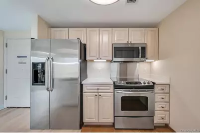 300 E Overlook #240, Port Washington, NY 11050 - Photo 5