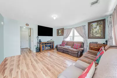 82 E Seacrest Avenue, Lindenhurst, NY 11757 - Photo 7