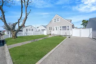 82 E Seacrest Ave, Lindenhurst, NY 11757 - Photo 3