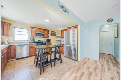 82 E Seacrest Avenue, Lindenhurst, NY 11757 - Photo 5