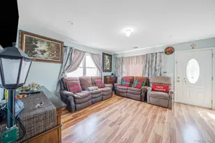 82 E Seacrest Ave, Lindenhurst, NY 11757 - Photo 9