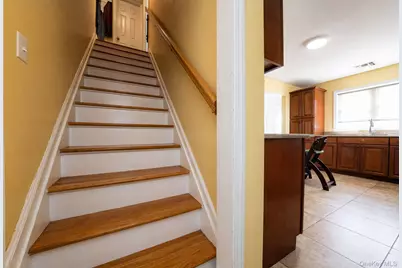 82 E Seacrest Avenue, Lindenhurst, NY 11757 - Photo 11