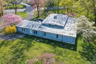 107A Wildwood Rd, Great Neck, NY 11024 - Photo 5