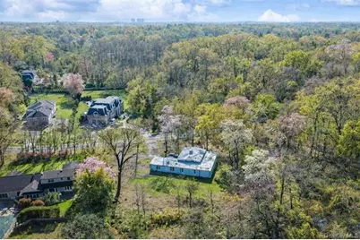107A Wildwood Road, Great Neck, NY 11024 - Photo 7