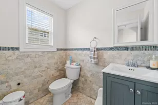 556 Park Ave, West Hempstead, NY 11552 - Photo 31