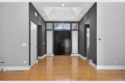 18 Windemere Way, Woodbury, NY 11797 - Photo 5