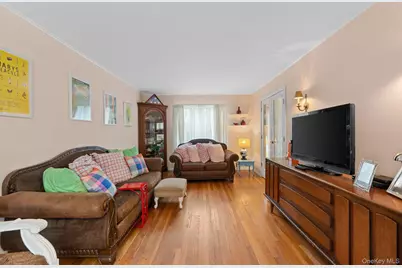 266 Bellmore Road, East Meadow, NY 11554 - Photo 15