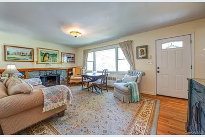 10 McKenzie Street, Huntington, NY 11743 - Photo 5