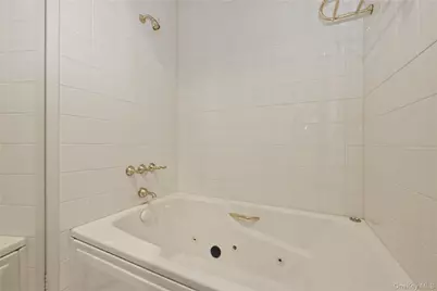 25 Chestnut Hill, Roslyn, NY 11576 - Photo 27