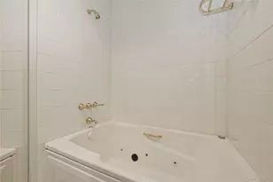 25 Chestnut Hill, Roslyn, NY 11576 - Photo 27