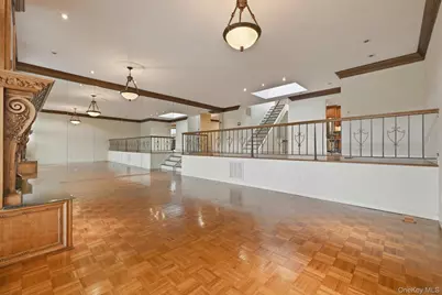 25 Chestnut Hill, Roslyn, NY 11576 - Photo 17