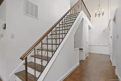 25 Chestnut Hill, Roslyn, NY 11576 - Photo 7