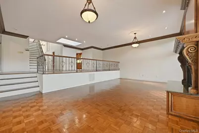 25 Chestnut Hill, Roslyn, NY 11576 - Photo 9