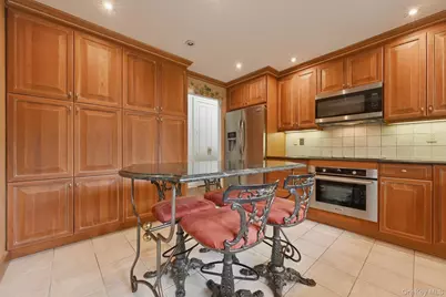 25 Chestnut Hill, Roslyn, NY 11576 - Photo 11