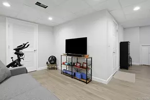 1502 Regent Dr, Mount Kisco, NY 10549 - Photo 23