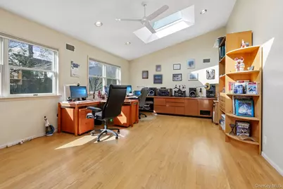 130 Wood Hollow Lane, New Rochelle, NY 10804 - Photo 17