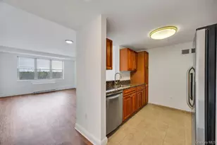 300 E Overlook, Port Washington, NY 11050 - Photo 9