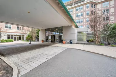 300 E Overlook #534, Port Washington, NY 11050 - Photo 3