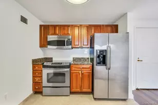 300 E Overlook, Port Washington, NY 11050 - Photo 11