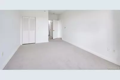 300 E Overlook #534, Port Washington, NY 11050 - Photo 17