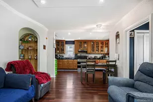 1031 Theodora St, Franklin Square, NY 11010 - Photo 5
