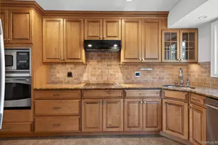 9 Eldridge Pl, Glen Cove, NY 11542 - Photo 23