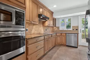 9 Eldridge Pl, Glen Cove, NY 11542 - Photo 19