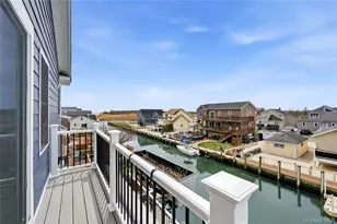 909 S 5th St, Lindenhurst, NY 11757 - Photo 31