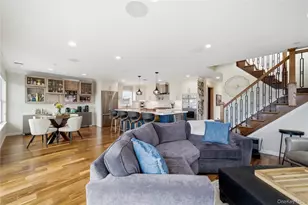 909 S 5th St, Lindenhurst, NY 11757 - Photo 19