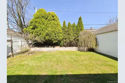 29 Tenafly Drive, New Hyde Park, NY 11040 - Photo 21