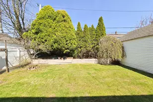 29 Tenafly Dr, New Hyde Park, NY 11040 - Photo 21