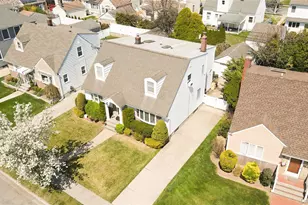 29 Tenafly Dr, New Hyde Park, NY 11040 - Photo 3